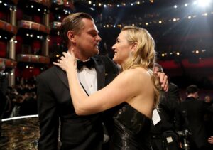 HOLLYWOOD, CA - FEBRUARY 28: Actor Leonardo DiCaprio (L) and Kate Winslet attend the 88th Annual Academy Awards at Dolby Theatre on February 28, 2016 in Hollywood, California.   Christopher Polk/Getty Images/AFP == FOR NEWSPAPERS, INTERNET, TELCOS & TELEVISION USE ONLY ==