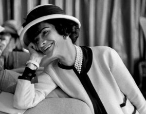 coco_chanel_suit_fashion_inspiration_blogger_diana_cloudlet
