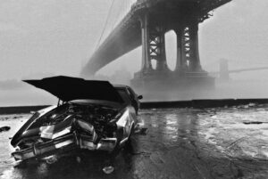 USA, New York: Manhattan Bridge and Brooklin Bridge in the fog. (c) Ferdinando Scianna/Magnum Photos
