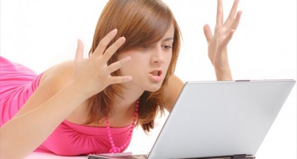 angry-young-woman-with-a-laptop-shutterstock-800x430