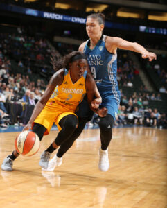 ST. PAUL, MN - SEPTEMBER 1: Kahleah Copper #2 of the Chicago Sky handles the ball against Cecilia Zandalasini #9 of the Minnesota Lynx on September 1, 2017 at Xcel Energy Center in St. Paul, Minnesota. NOTE TO USER: User expressly acknowledges and agrees that, by downloading and or using this Photograph, user is consenting to the terms and conditions of the Getty Images License Agreement. Mandatory Copyright Notice: Copyright 2017 NBAE David Sherman/NBAE via Getty Images/AFP