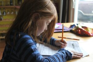 child-girl-homework-1001675